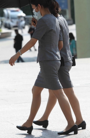 阳光下的肉丝街拍OL-14P