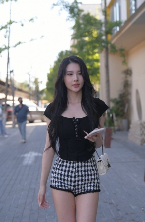 一只麋鹿摄影作品  不想迟到的女孩 [671P-14.5GB]