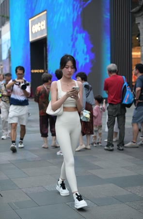 性感紧身裤小姐姐