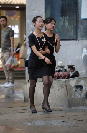 金店销shou黑 丝高 跟穿一天很累的