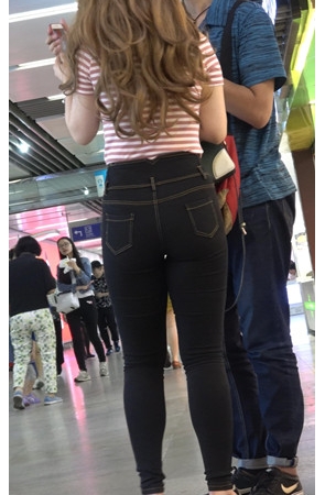 黑色高腰牛仔裤丰腴小姐姐