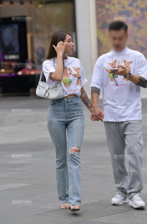 饱满de紧牛女友