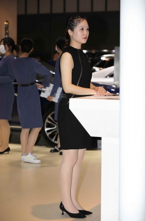 【街拍心灵】车展礼仪街拍肉丝大长腿高跟