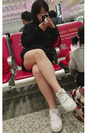 丰满的短发妹子