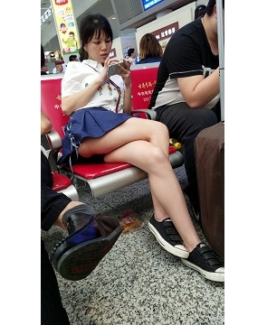 4K – 超短裙美腿小姐姐真甜美