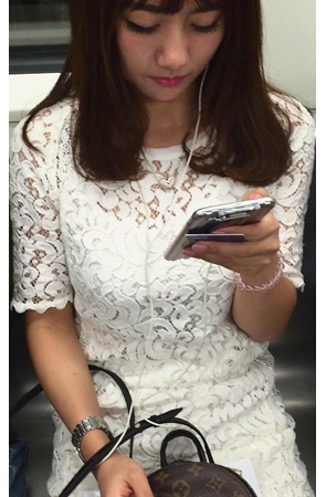 地铁上偶遇清纯文静甜美小仙女