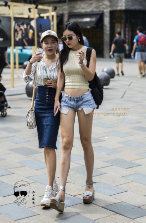 超短裤彰显美腿魅力（2016-12-15-11P）倒影