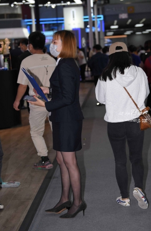 211121-33+74/车展的黑丝女顾问 4P