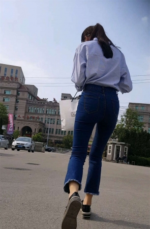 极品紧身蓝牛马尾辫天生丽质美女