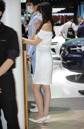 【街拍心灵】车展街拍超薄肉丝高跟美腿礼仪