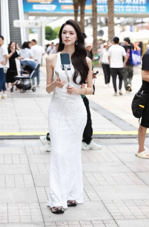 网红颜尖肉白色露背裙 10P