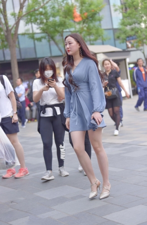 高挑气质长腿美女