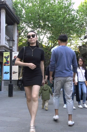 黑色包臀裙墨镜高跟鞋性感美女