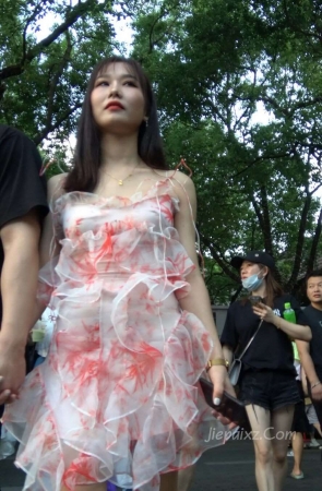 4K – 美裙女友 [1.44 GB/MP4]