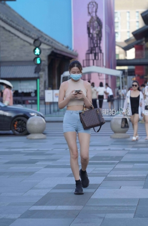 街拍热牛小姐姐