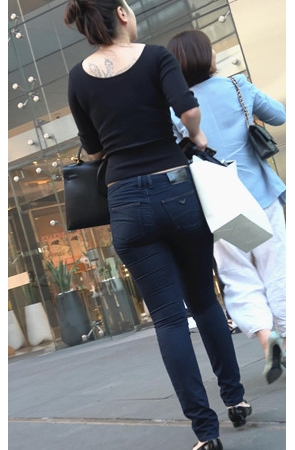 牛仔裤紧身美女