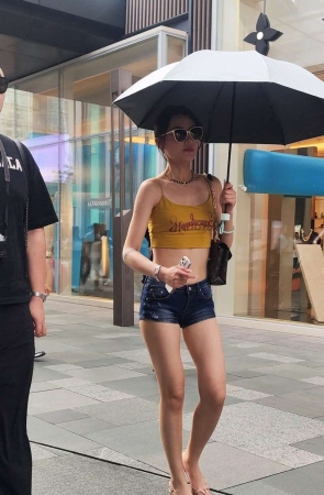 跟拍苗条大长腿热裤美女5分07秒 [2.23 GB/MP4]