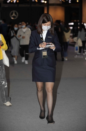 【街拍心灵】奔驰销shou街拍黑丝高跟制服哇塞