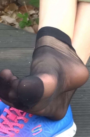 薄透短黑丝 [292 MB/MP4]