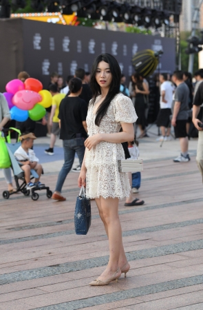 清秀脱俗邻居女生