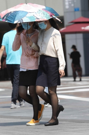 街拍黑丝职业装