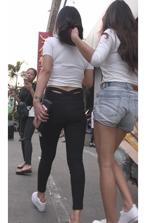 黑色紧身长发妹子