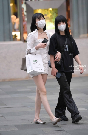 22617-20+89白皙美腿小姐姐 14P