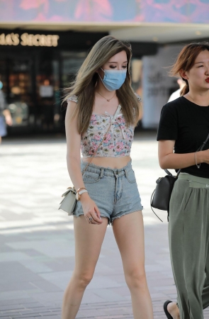 高挑热裤Y Y美眉