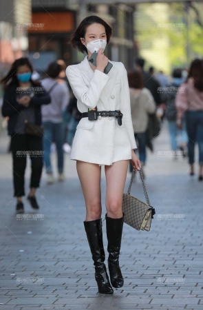 高挑月牙小姐姐