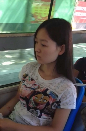 公交车上的小姐姐