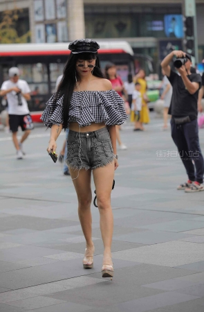 时尚个性长腿美女