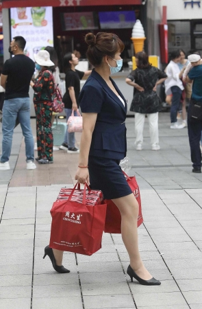 【珏一笑而过】诱惑肉丝高跟街拍OL