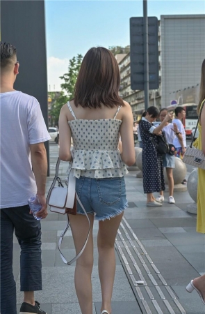 小吊带热裤高跟美腿小姐姐3A077[37P-740M]