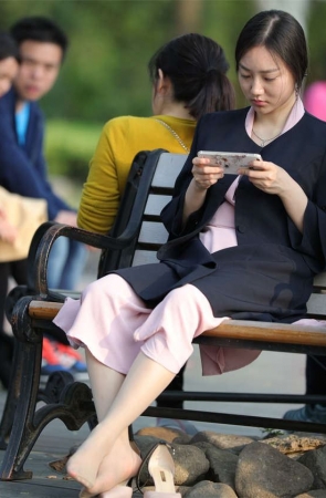 No1706 甜美的小师妹肯定不知道脚下的超薄长丝已经抽丝了