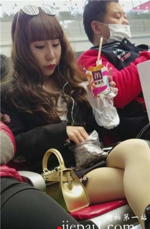 4k-肉色丝袜美腿美女打扮时尚前卫