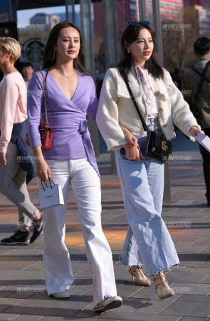 街拍之魂赛帖】两个逛街的**