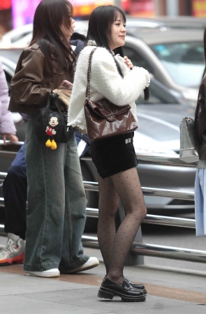 街拍黑丝少妇-16P