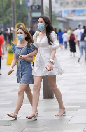 2068-15+34/深V白裙美女 4P