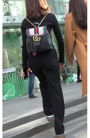 三组休闲裤小姐姐