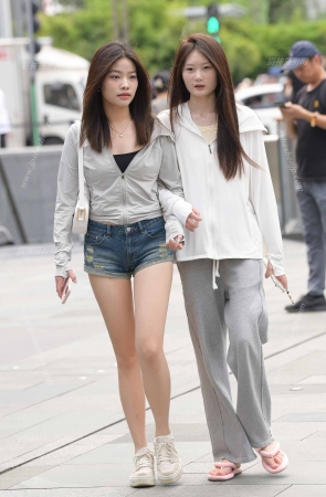 23718-6=116夏日超短热裤月牙女生【套图➕视频】 24P