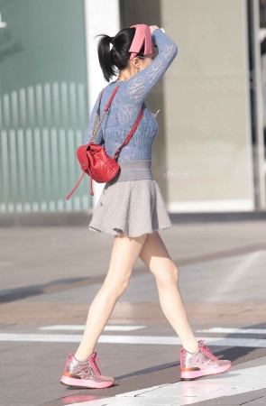 阳光下的街拍肉丝-16P