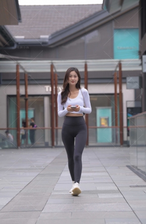 [一始专区] 黑色瑜伽裤美眉 【图片➕视频】