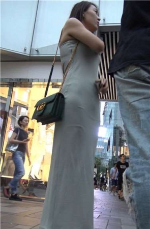 4k超清，街拍气质长裙丁内极品身材美女姐姐[2.29 GB]