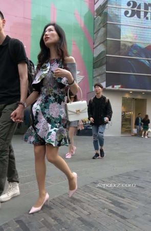 4K – 性感高跟鞋街拍丝袜高跟鞋美女 [746 MB/MP4]