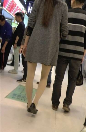 街拍白丝袜美腿美女