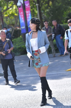 黑色高靴小姐姐