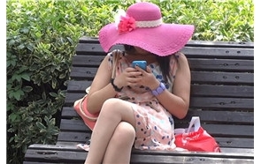 海岛风情打扮得极品高跟肉丝袜美少妇