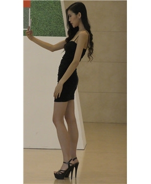 4k-高跟鞋黑色包臀裙长腿靓模玩自拍