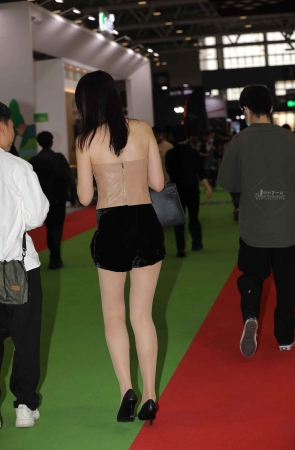 【街拍心灵】大长腿肉丝街拍高跟小姐姐