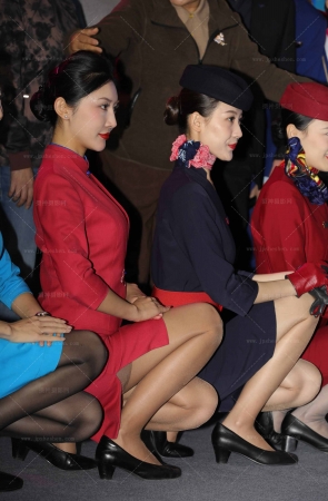 东航耐看型空姐超薄棕色丝很有视觉感 13P